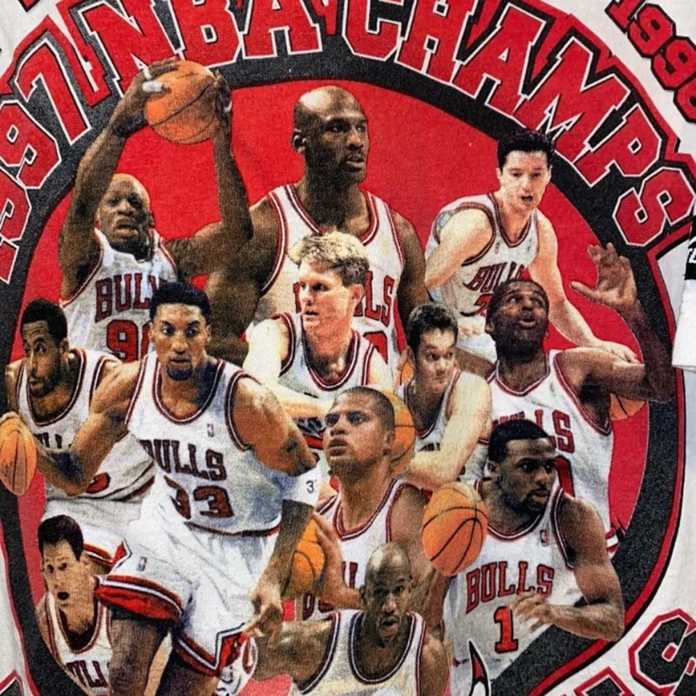 Chicago Bulls Graphic T-Shirt - Picture 4 of 6